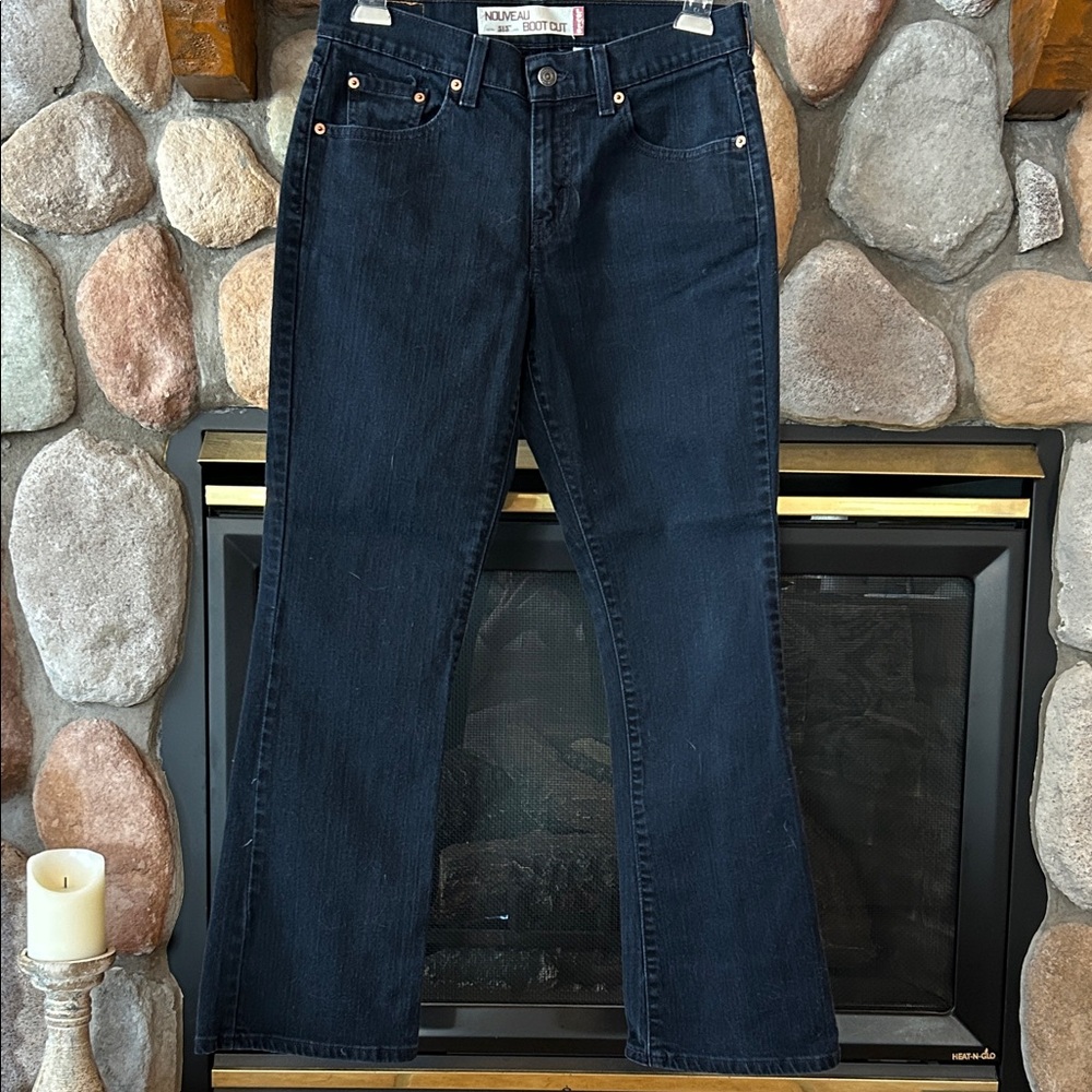 Levi's Women's 515 Nouveau Dark Wash Boot Cut Stretch Jeans, Size 8 Short